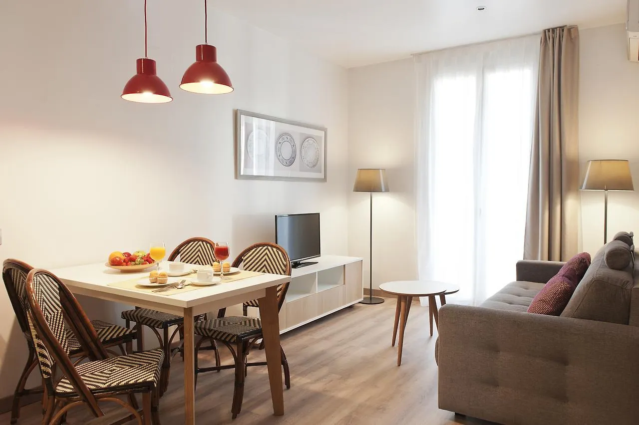 Mh Apartments S. Familia location