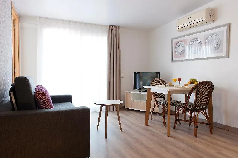 Mh Apartments S. Familia Barcelona