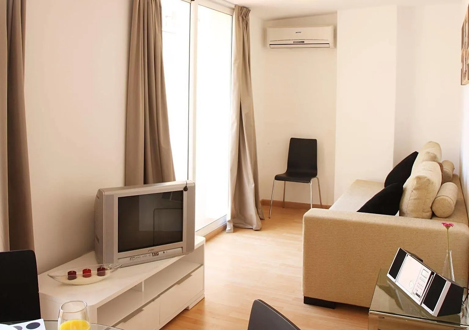 Mh Apartments S. Familia Barcelona