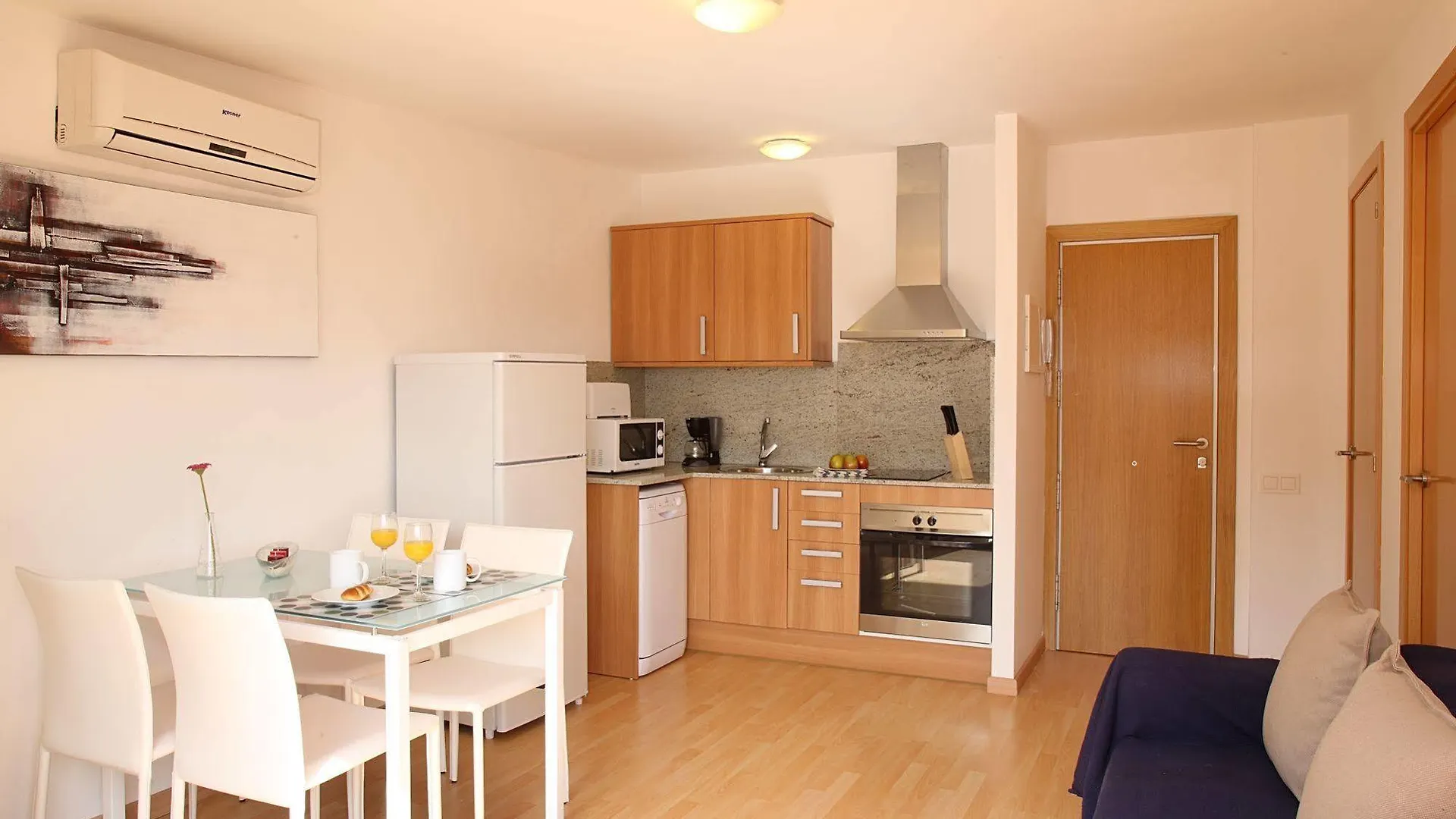 Mh Apartments S. Familia Barcelona Spain
