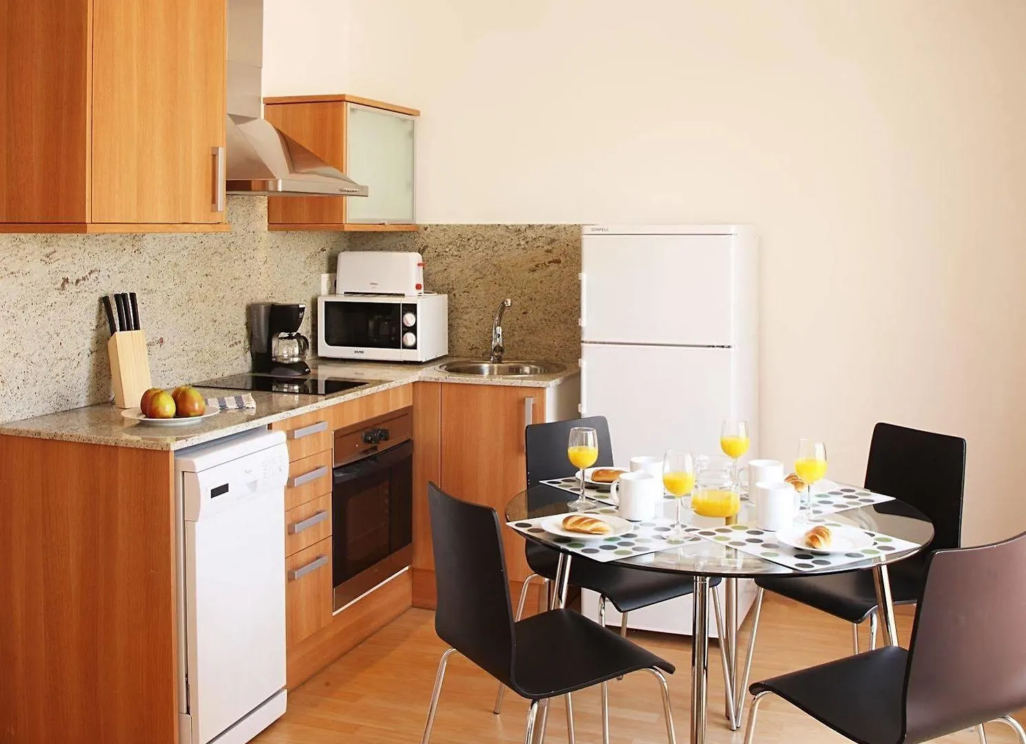 Mh Apartments S. Familia Barcelona Spain