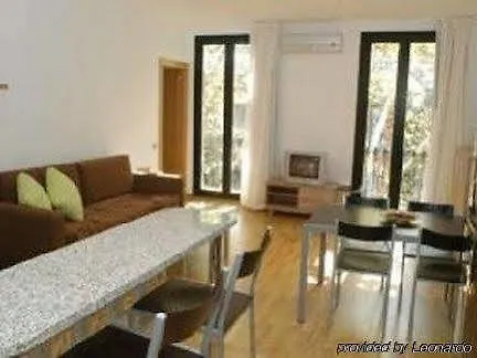 Mh Apartments S. Familia Barcelona